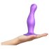 / Strap-on-me Curvy L - aaltoileva, imukupilla varustettu dildo (violetti)