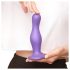 / Strap-on-me Curvy L - aaltoileva, imukupilla varustettu dildo (violetti)