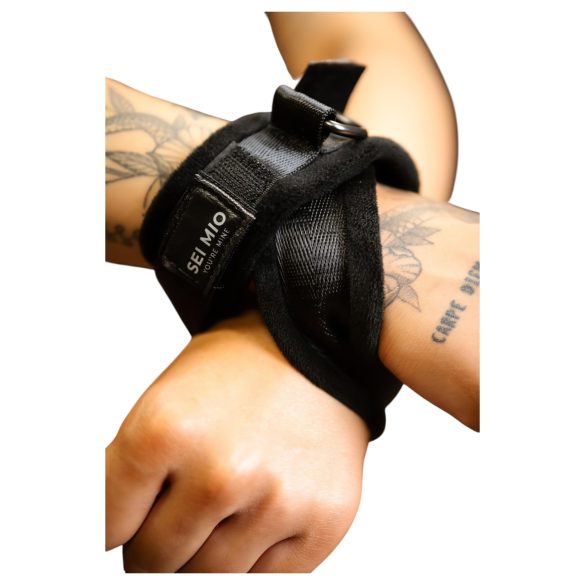 Sei Mio - ristiin menevä käsikahle - musta