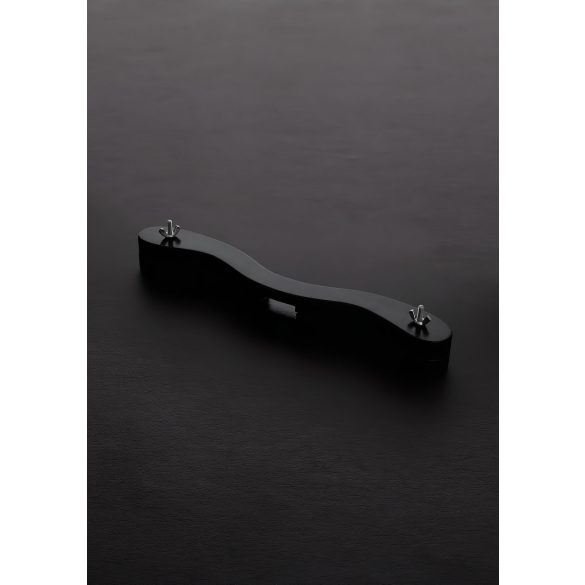 Musta puinen juomapyhätökkä