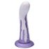 Ylva & Dite Cryptodite - Imukupilla varustettu kuvioitu dildo (pinkki-violetti)