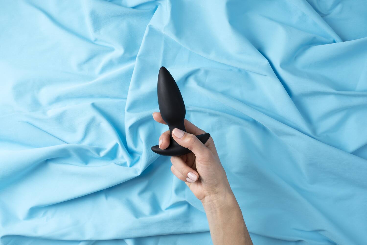 Kapealla muotoilulla varustettu anaali­vibraattori aloittelijoille Lovesexshop.fi sex shop -valikoimasta